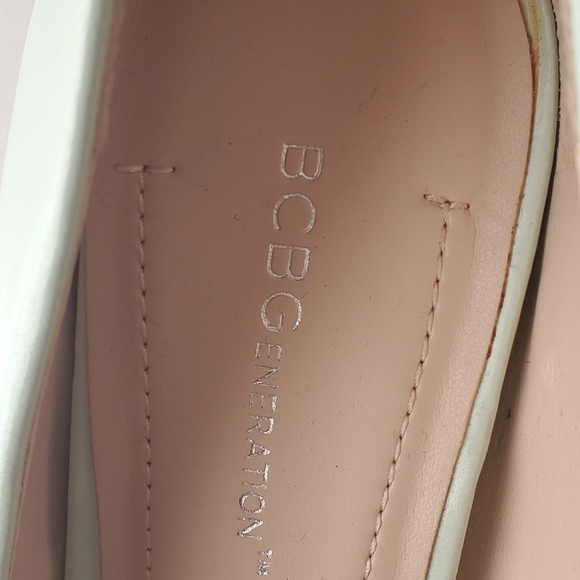 BCBG mint peep toe heels size 8. - Picture 4 of 5